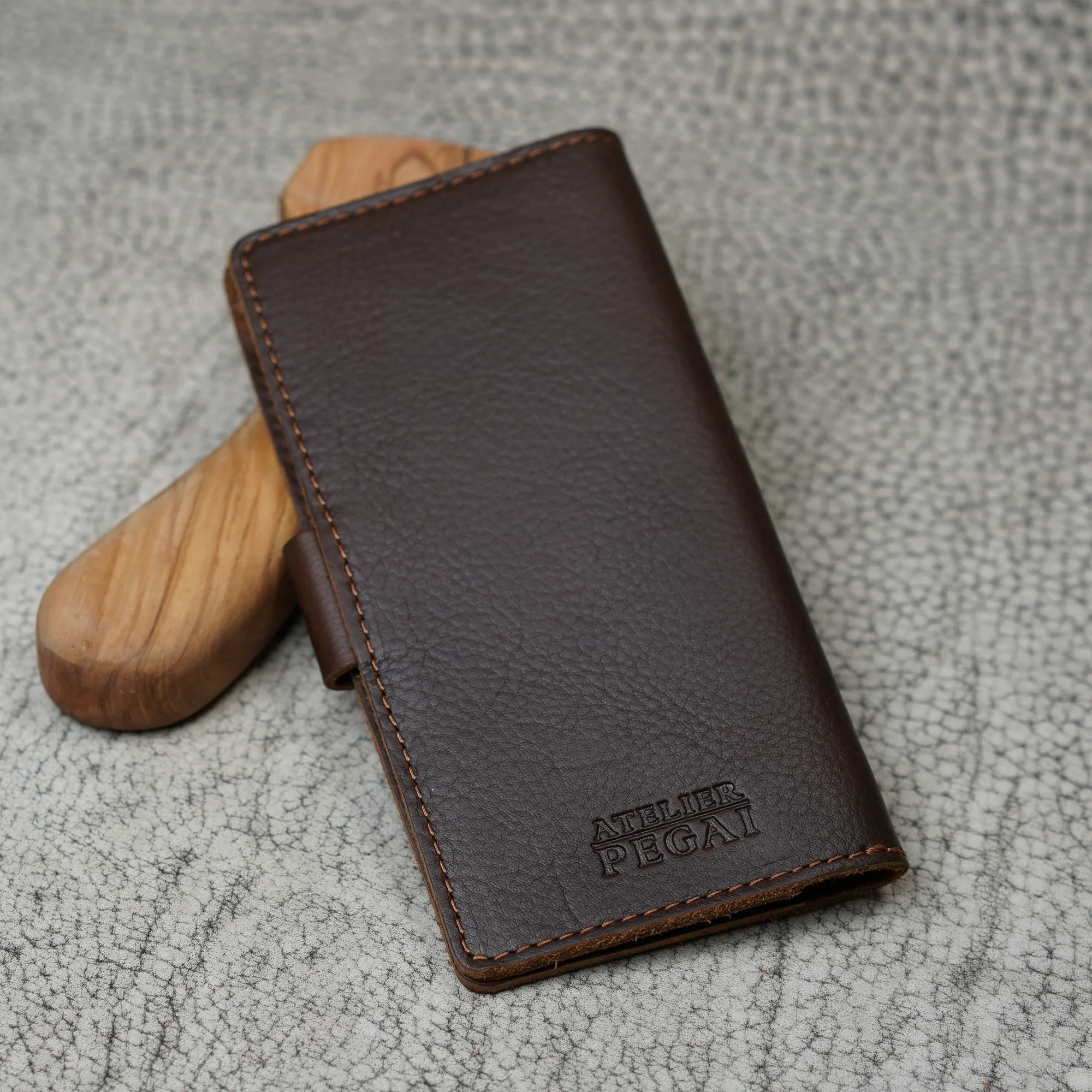 Clark Leather Checkbook Cover | Dymnos Brown - Image 2