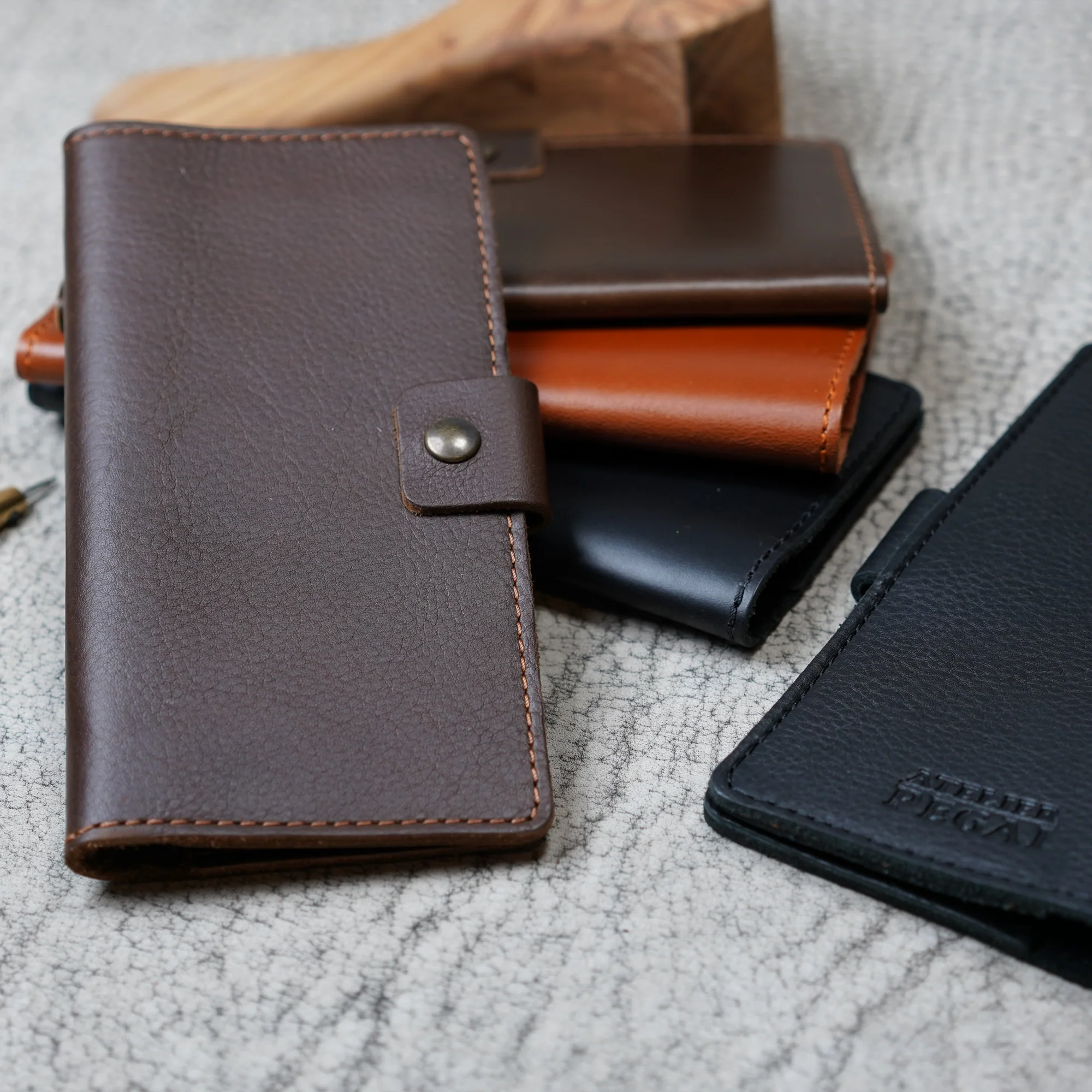 Clark Leather Checkbook Cover | Dymnos Brown - Image 4